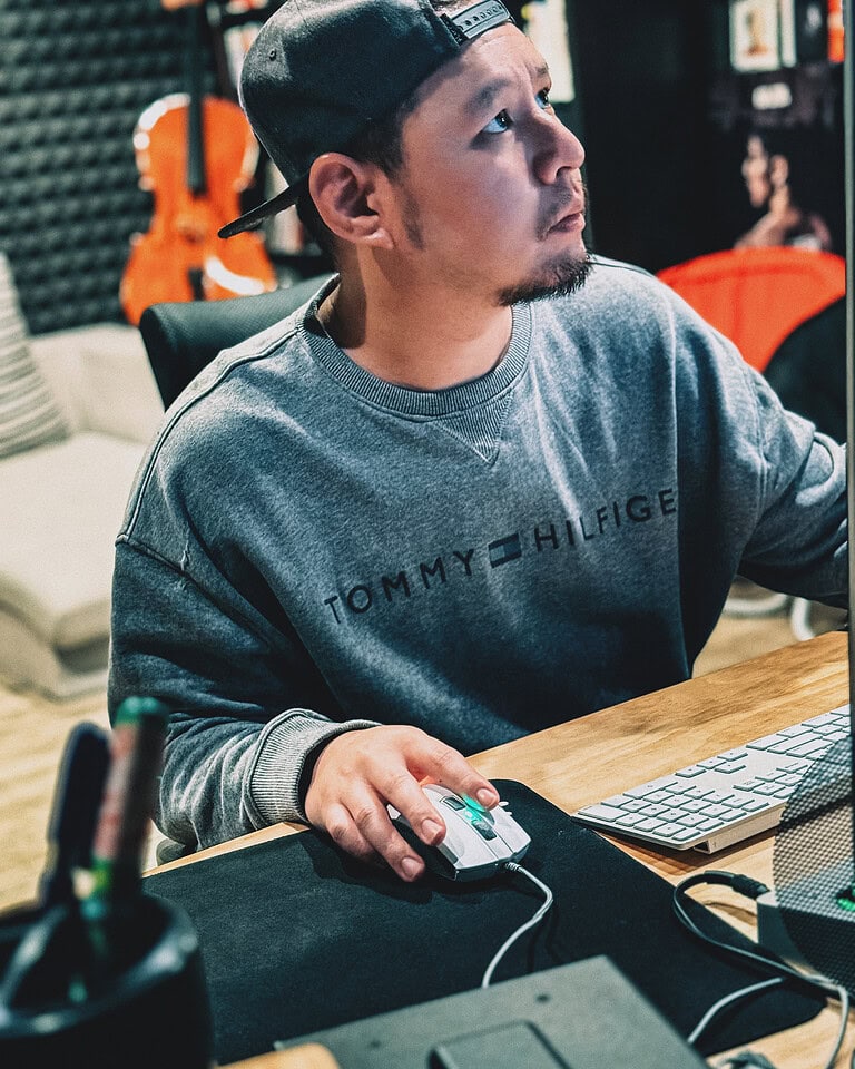 只要站對位置,每個人都能找到一條屬於自己的路|專訪音樂製作人 廖晉儀 LIAOBOY 8 LIAOBOY工作照@禾酷02